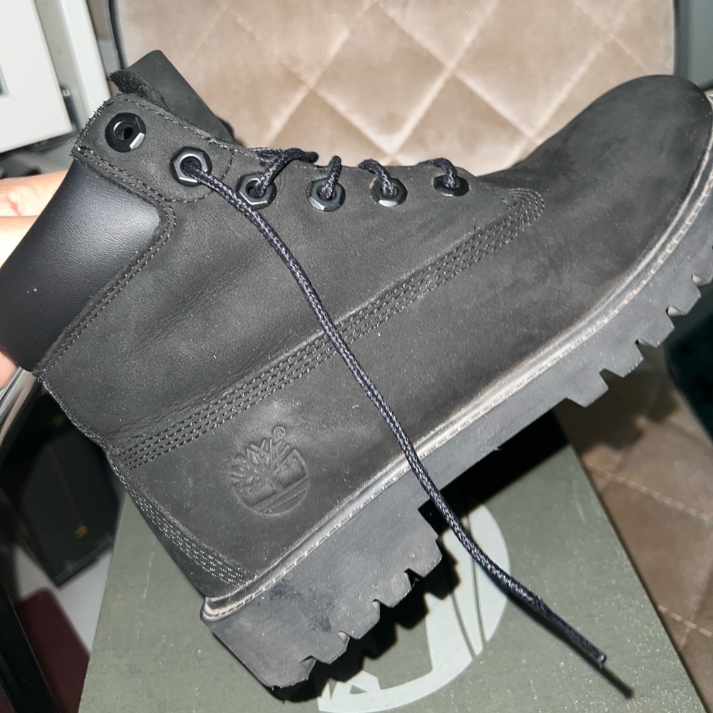 BLACK TIMBERLAND BOOTS